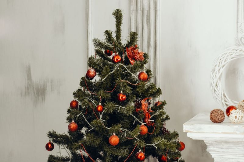 Bringing the Christmas Spirit Home: Selecting the Right Slim Artificial Tree, Glass Ornaments and Accessories